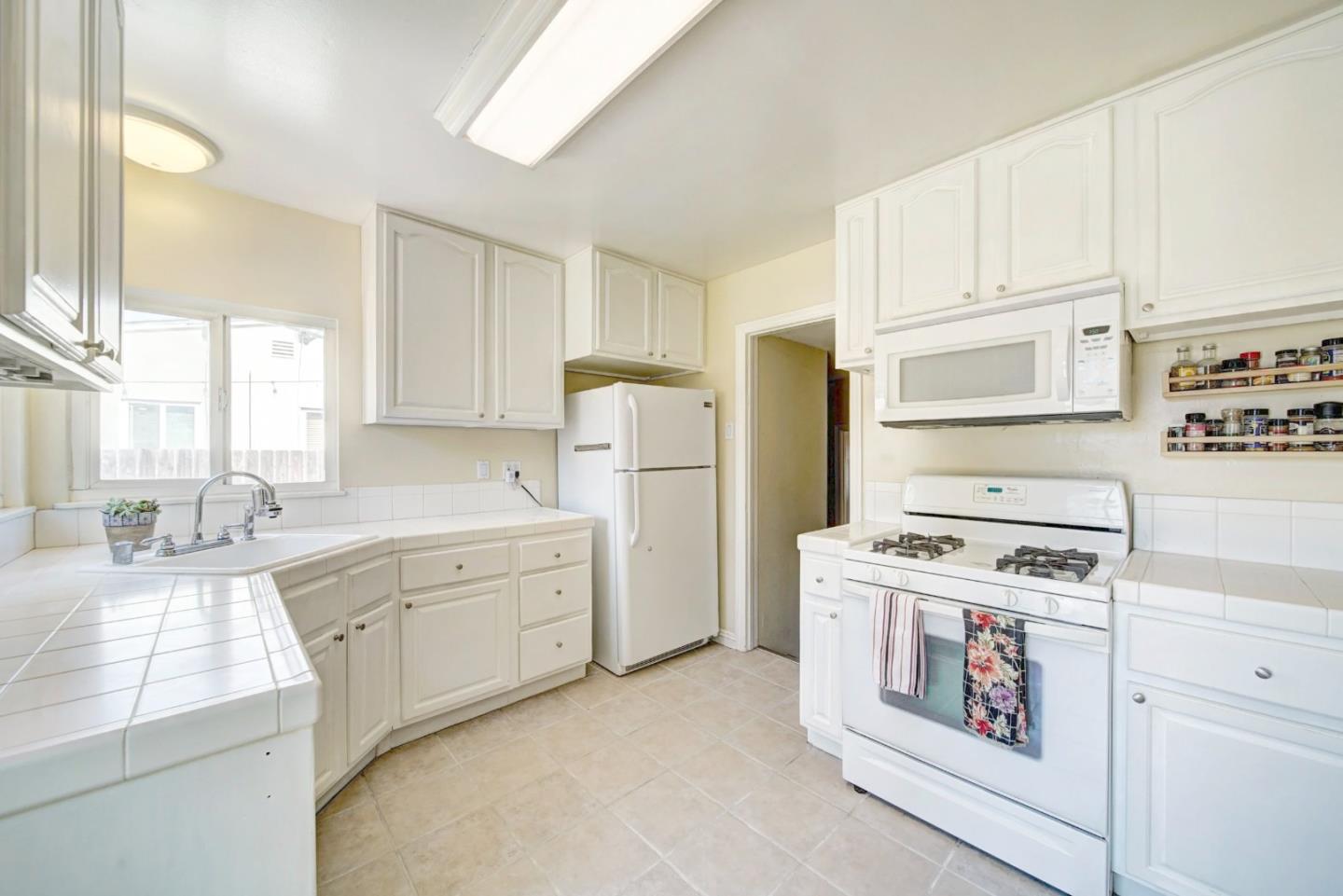 1024 Locust Street Livermore, CA 94551 - Photo 12 of 18