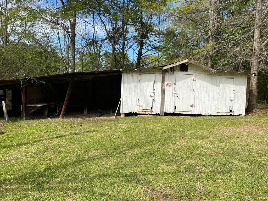 1025 Carr Road McComb, MS 39648 - Photo 19 of 21 Shed & storage