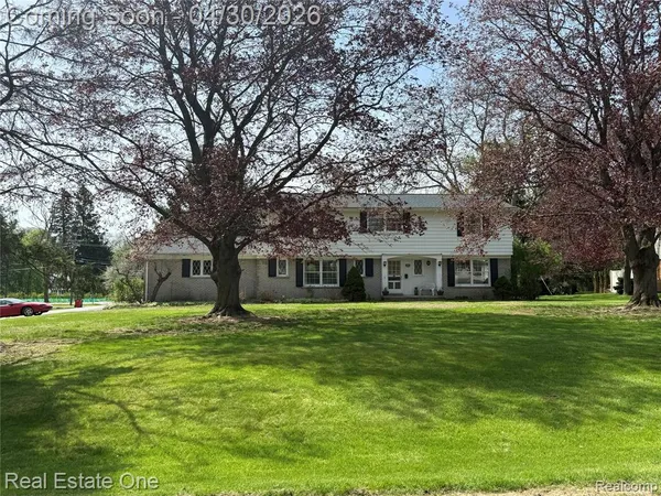 $699,900 | 26023 Meadow Drive, Franklin, MI 48025