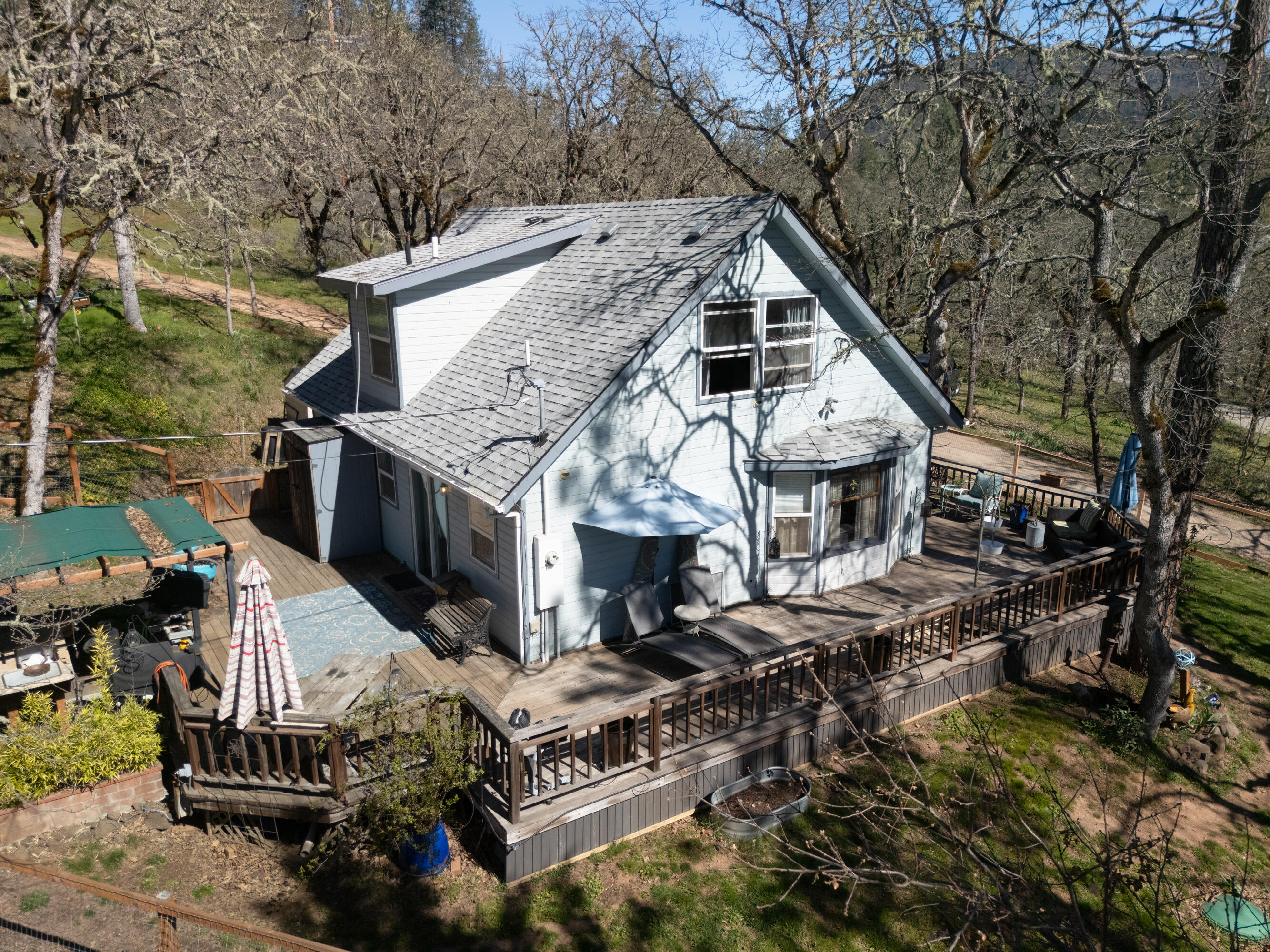 127 Lodge Road Trail, OR 97541 - Photo 5 of 37 Front Porch