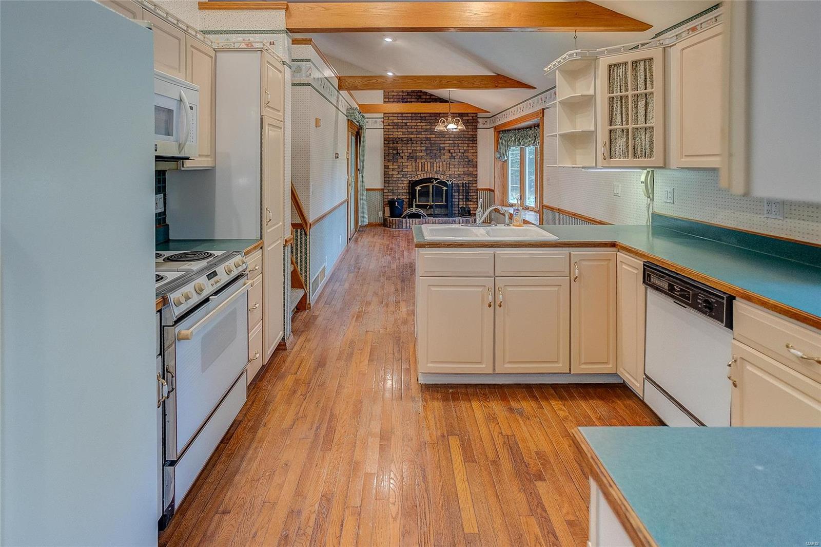 104 Hickory Street Wood River, IL 62095 - Photo 13 of 47