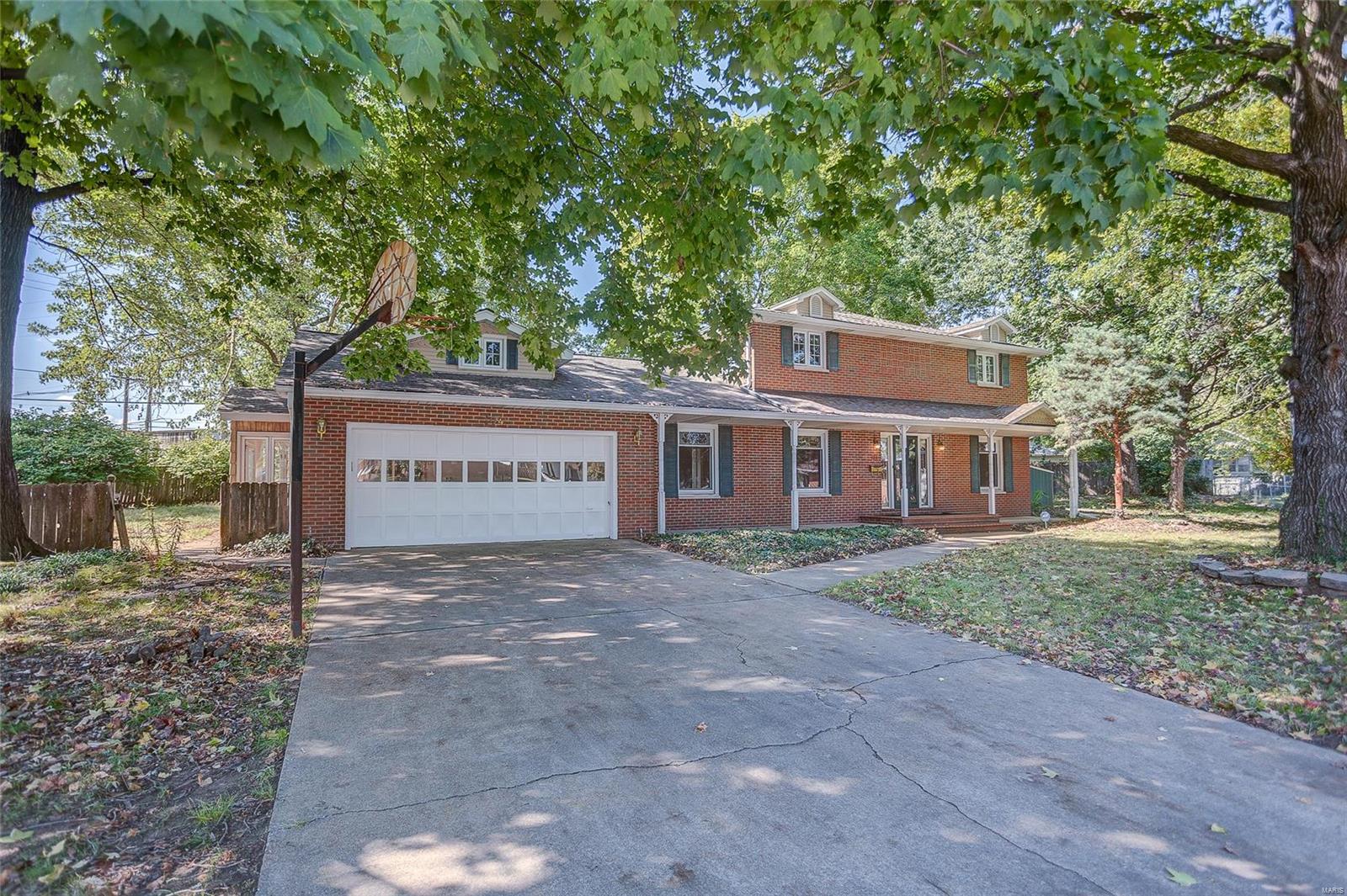 104 Hickory Street Wood River, IL 62095 - Photo 2 of 47