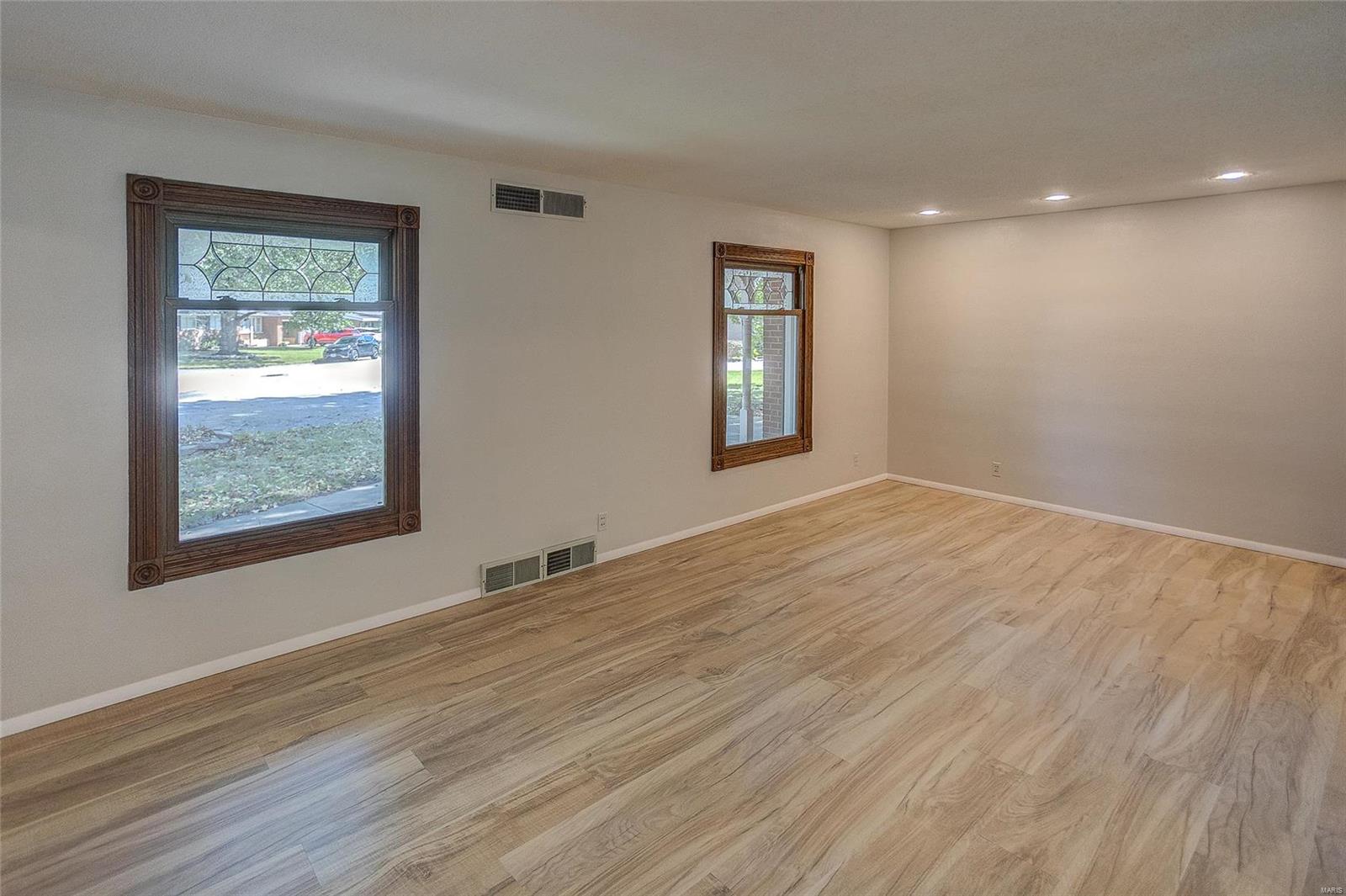 104 Hickory Street Wood River, IL 62095 - Photo 4 of 47