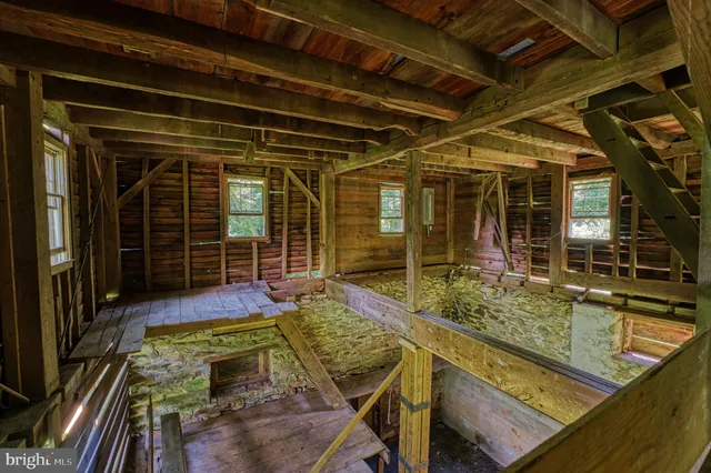 $900,000 | 18 Old Mill Road, Washington, VA 22747