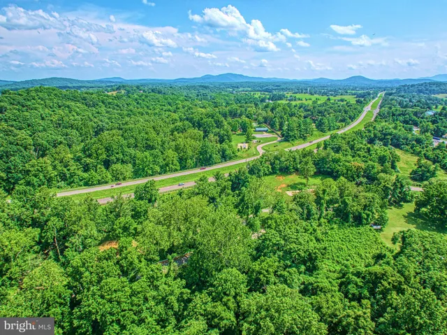 $900,000 | 18 Old Mill Road, Washington, VA 22747