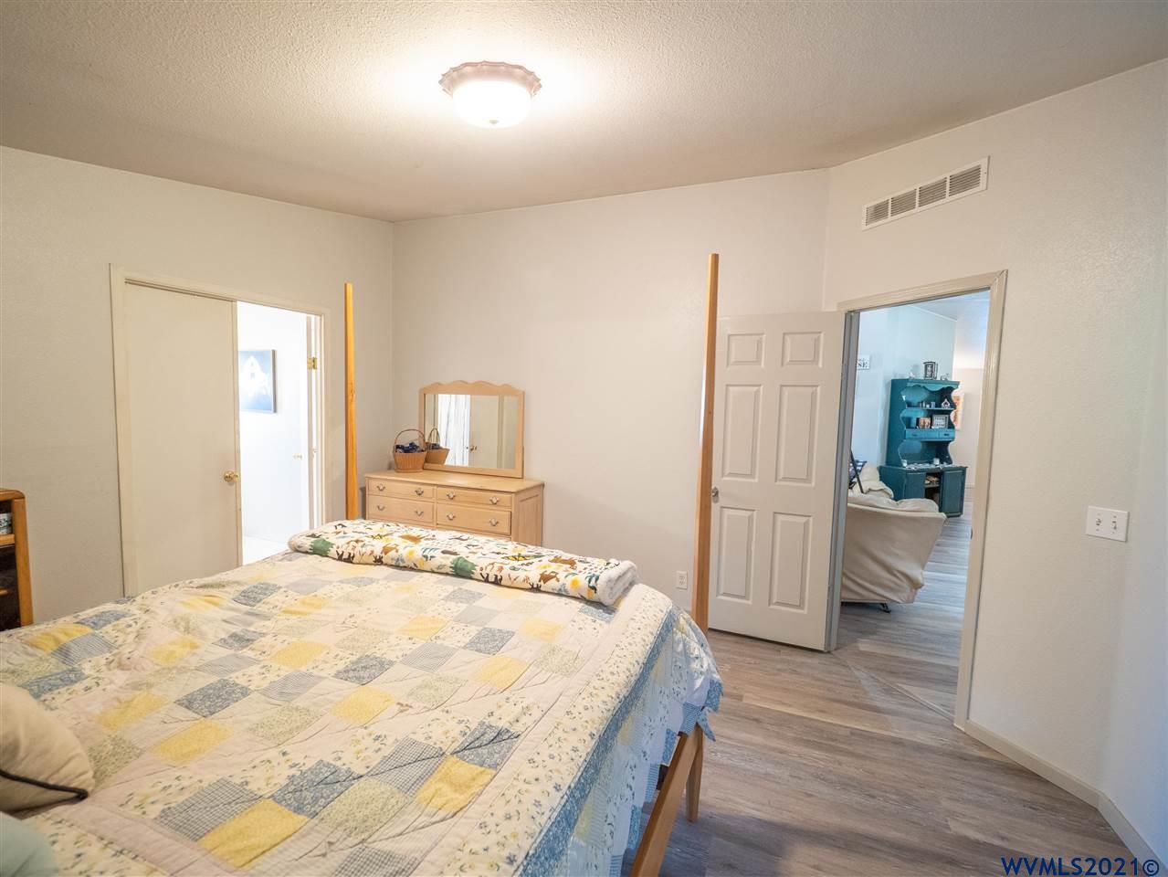 9755 Wells Landing Road Independence, OR 97351 - Photo 15 of 40