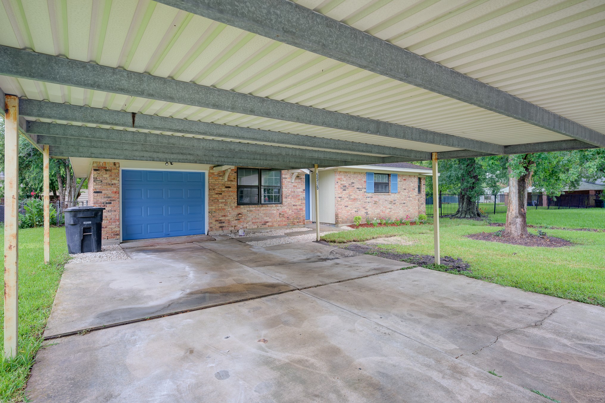 5535 Elm Spring Drive Houston, TX 77048 - Photo 5 of 39