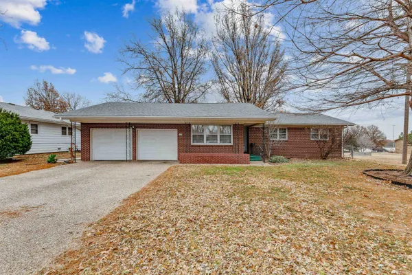 $195,000 | 624 North Farmington Drive, Derby, KS 67037