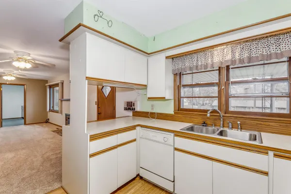 $195,000 | 624 North Farmington Drive, Derby, KS 67037