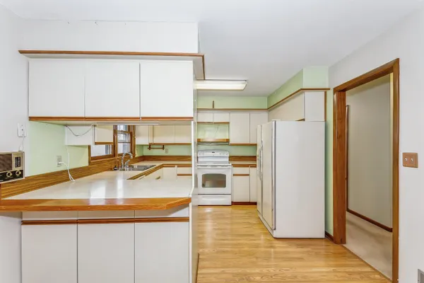 $195,000 | 624 North Farmington Drive, Derby, KS 67037