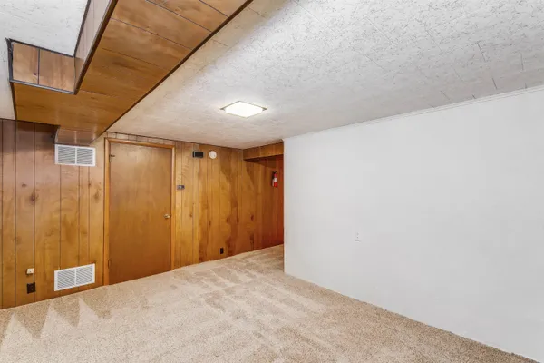 $195,000 | 624 North Farmington Drive, Derby, KS 67037