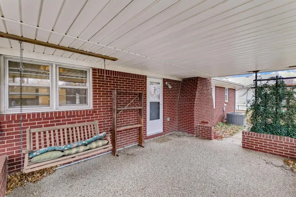 $195,000 | 624 North Farmington Drive, Derby, KS 67037