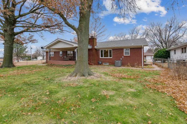 $195,000 | 624 North Farmington Drive, Derby, KS 67037