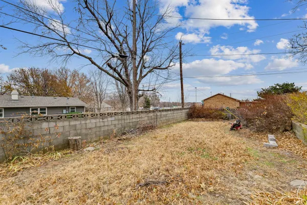 $195,000 | 624 North Farmington Drive, Derby, KS 67037