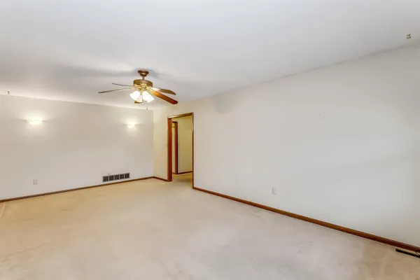 $195,000 | 624 North Farmington Drive, Derby, KS 67037