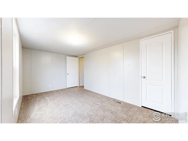 a picture of a bench in a cabinet