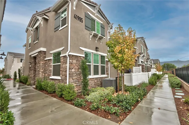 a view of a multi story building