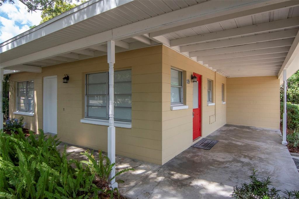 126 Kingsway Road Brandon, FL 33510 - Photo 4 of 42 a view of garage