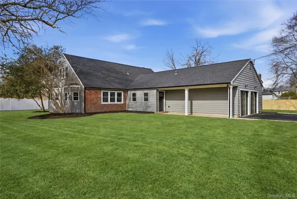 $959,000 | 168 Bayview Drive South, Oakdale, NY 11769