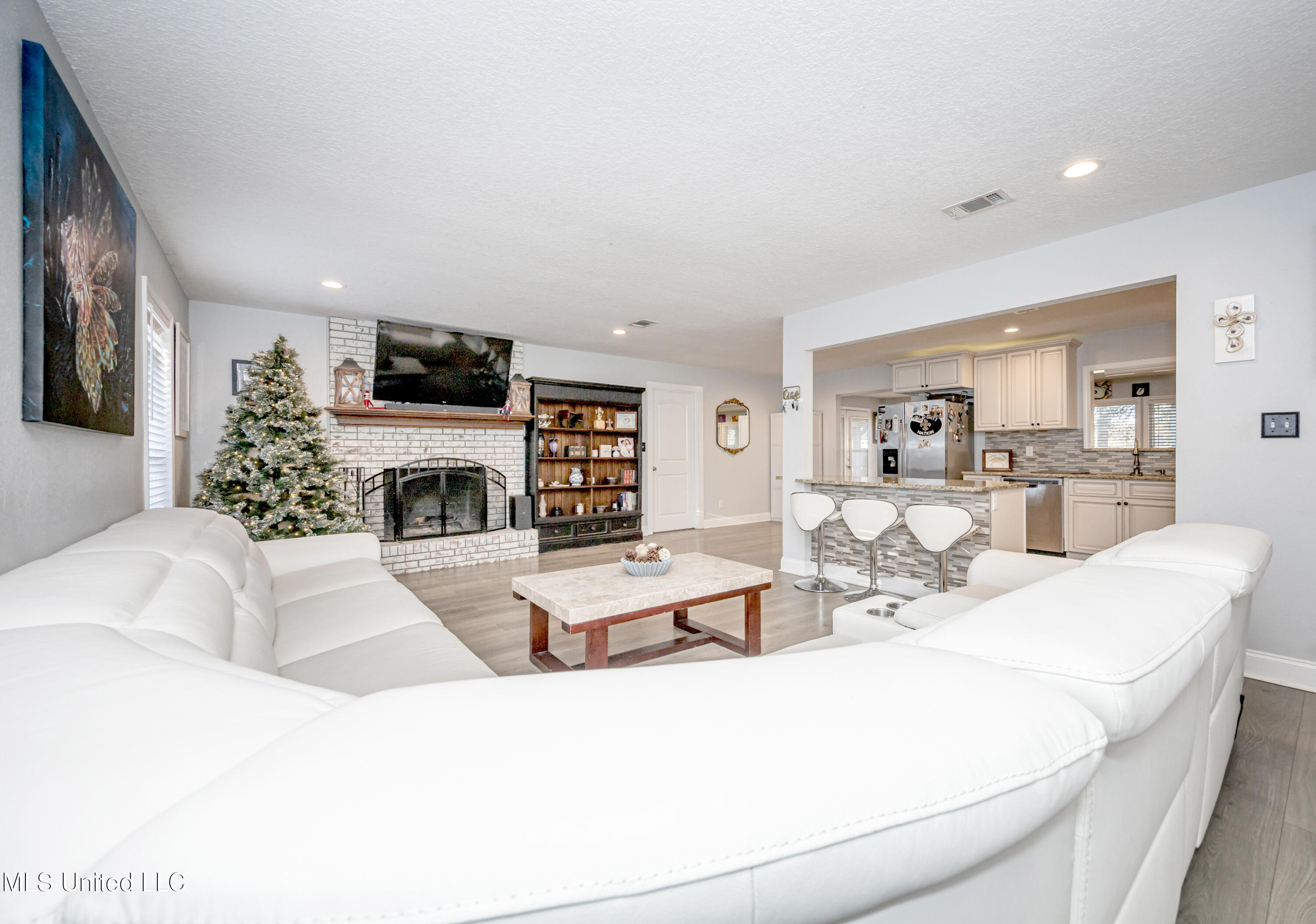 10415 Pin Oak Drive Biloxi, MS 39532 - Photo 11 of 73 IMG_8271