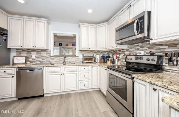 $384,999 | 10415 Pin Oak Drive, Biloxi, MS 39532