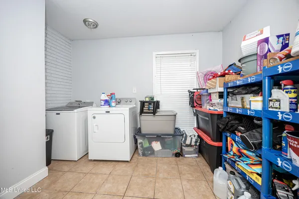 $384,999 | 10415 Pin Oak Drive, Biloxi, MS 39532