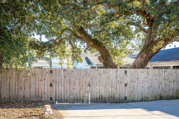 $384,999 | 10415 Pin Oak Drive, Biloxi, MS 39532