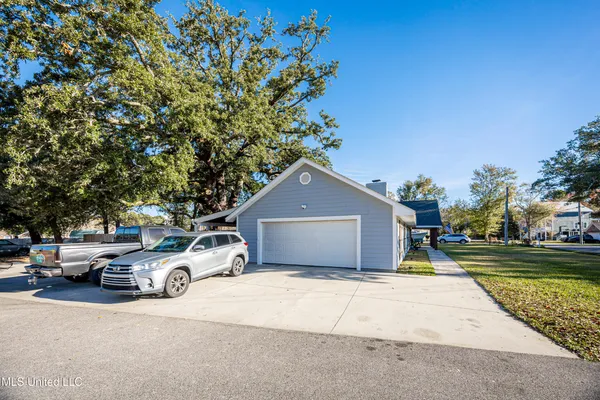 $384,999 | 10415 Pin Oak Drive, Biloxi, MS 39532