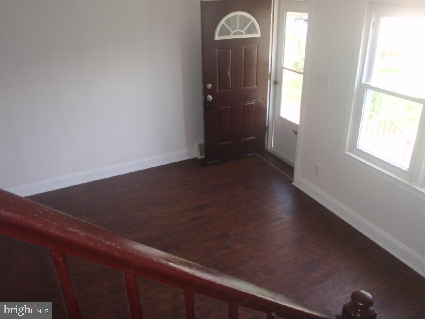 3000 Kent Road Folcroft, PA 19032 - Photo 5 of 22 Living Room