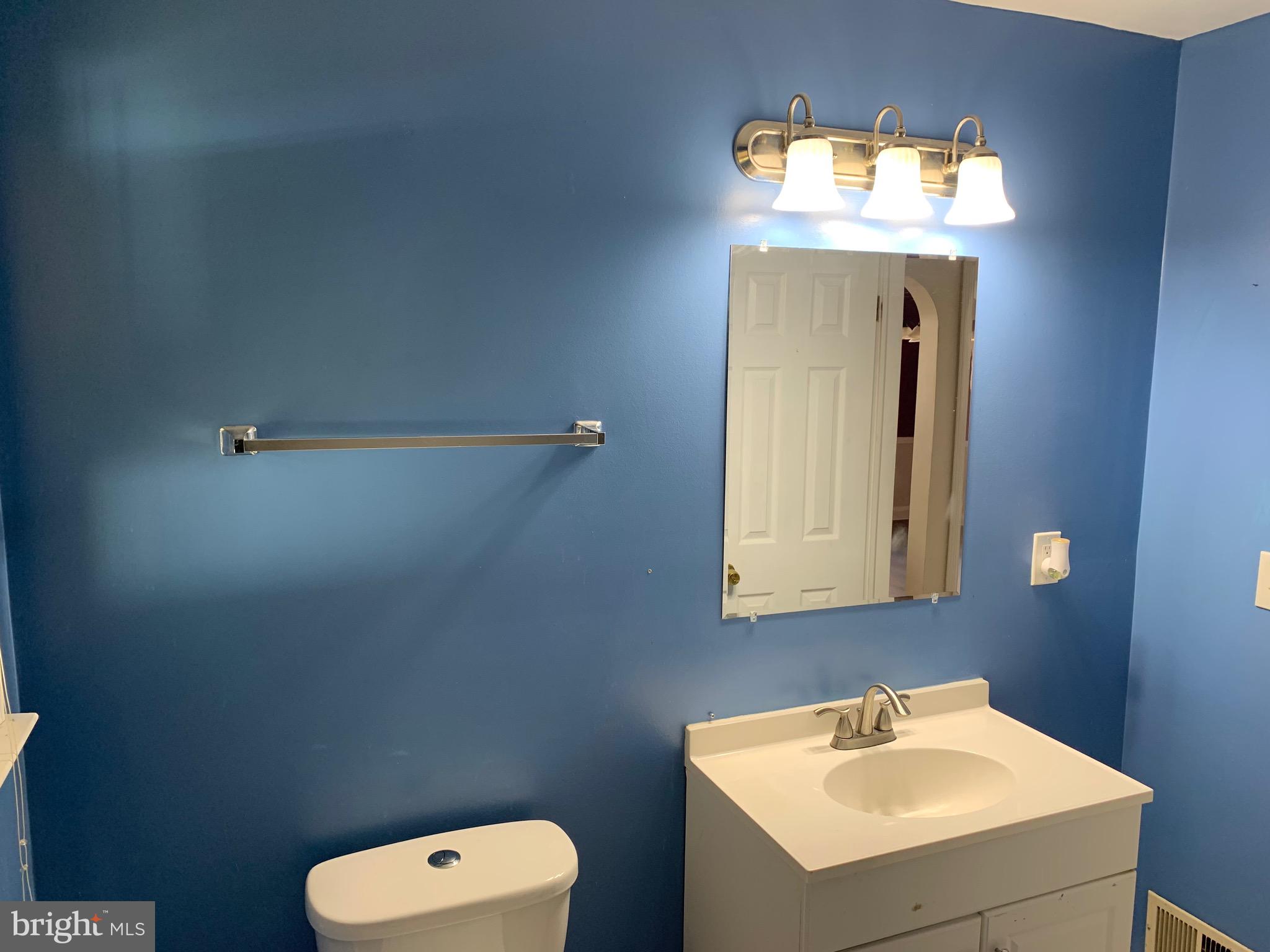 821 Lynvue Road Linthicum Heights, MD 21090 - Photo 12 of 27