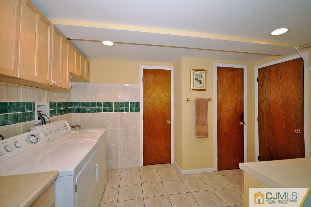 31 La Valencia Road Old Bridge, NJ 08857 - Photo 19 of 25 Gallery Image 19