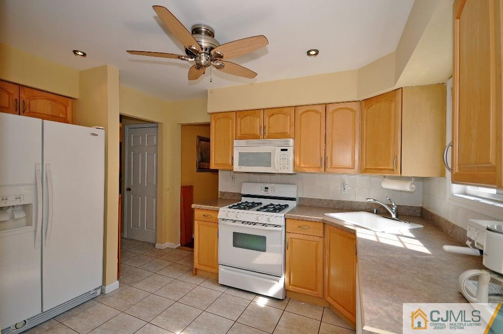 31 La Valencia Road Old Bridge, NJ 08857 - Photo 6 of 25 Gallery Image 6