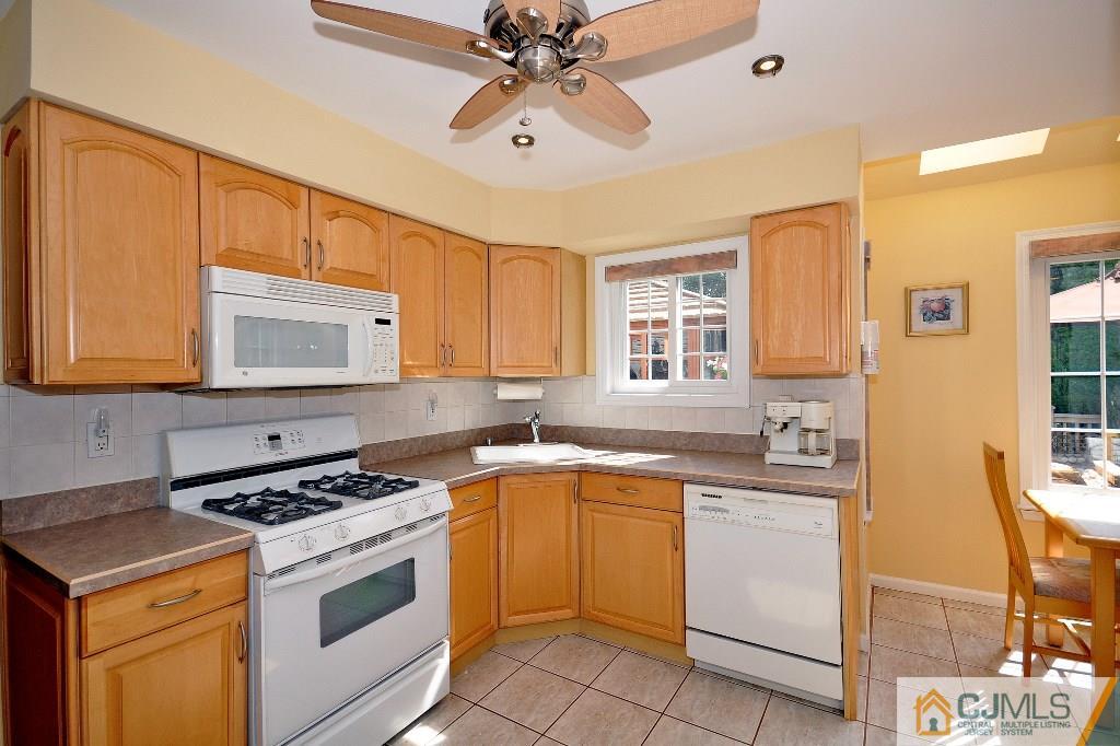 31 La Valencia Road Old Bridge, NJ 08857 - Photo 7 of 25 Gallery Image 7