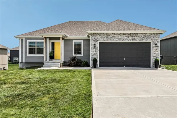 $389,900 | 1205 Northwest Hilltop Lane, Grain Valley, MO 64029