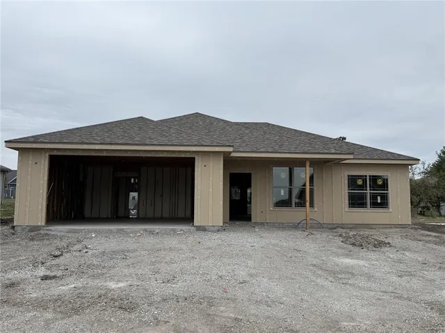 $379,000 | 810 Timberline Drive, Cameron, MO 64429