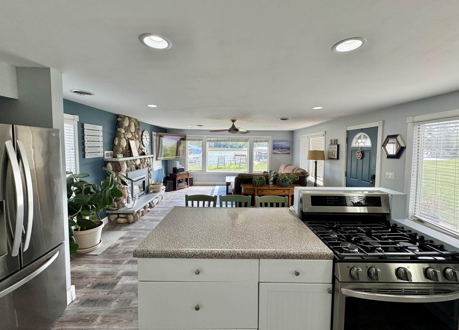4400 Riverside Drive Crystal Lake, IL 60014 - Photo 9 of 22 a kitchen with granite countertop a stove and refrigerator