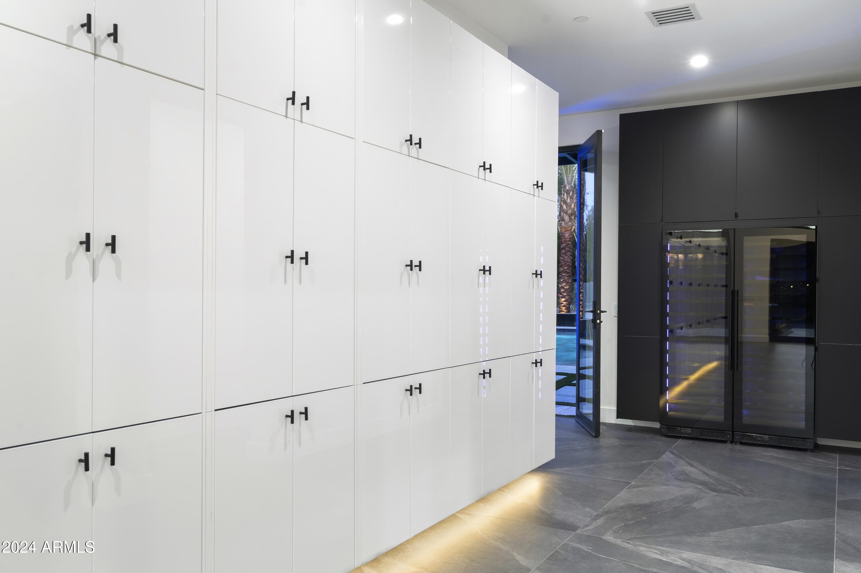 8037 North 7th Avenue Phoenix, AZ 85021 - Photo 11 of 60 010-Hallway