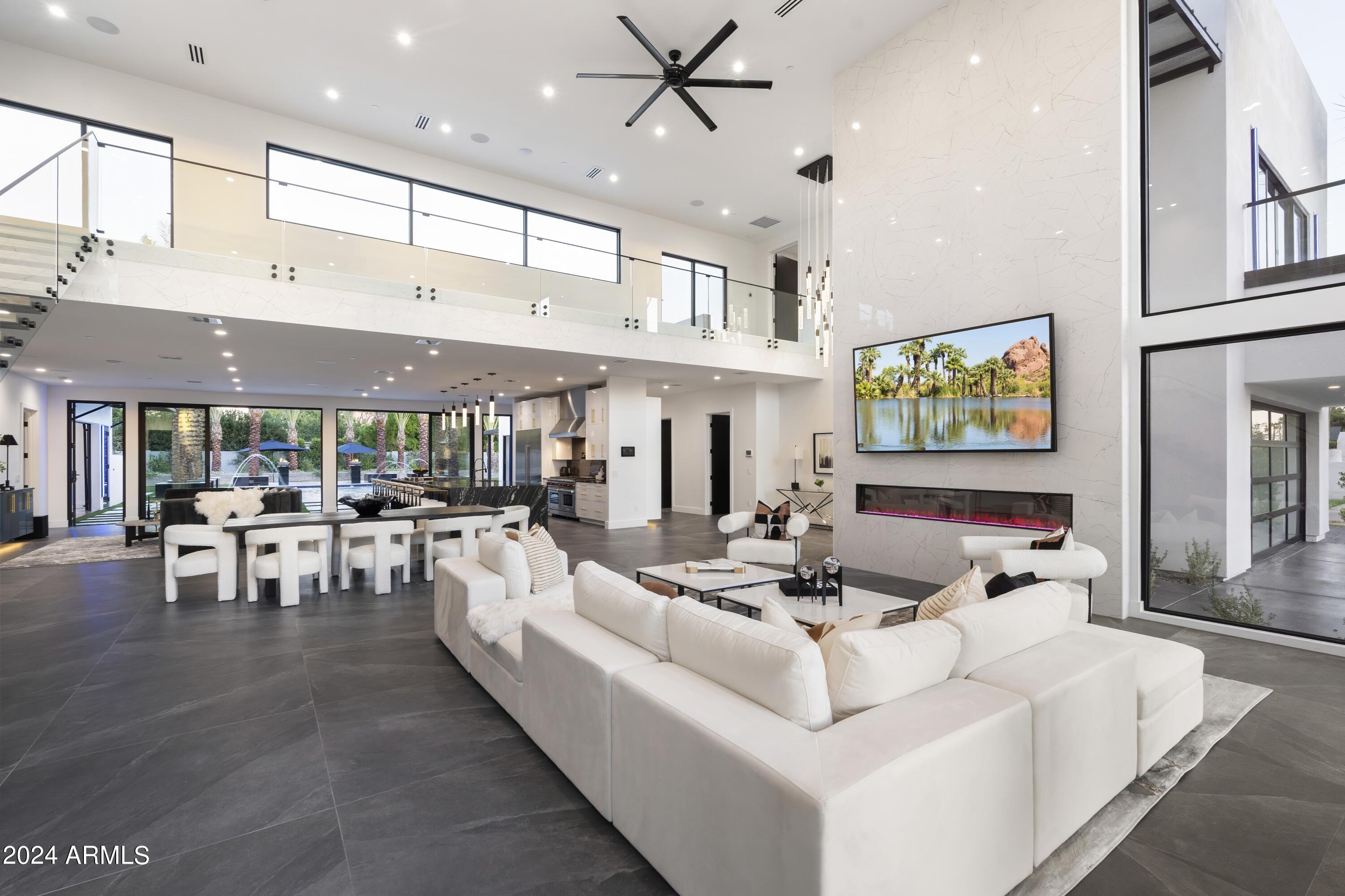 8037 North 7th Avenue Phoenix, AZ 85021 - Photo 15 of 60 016-Living Room