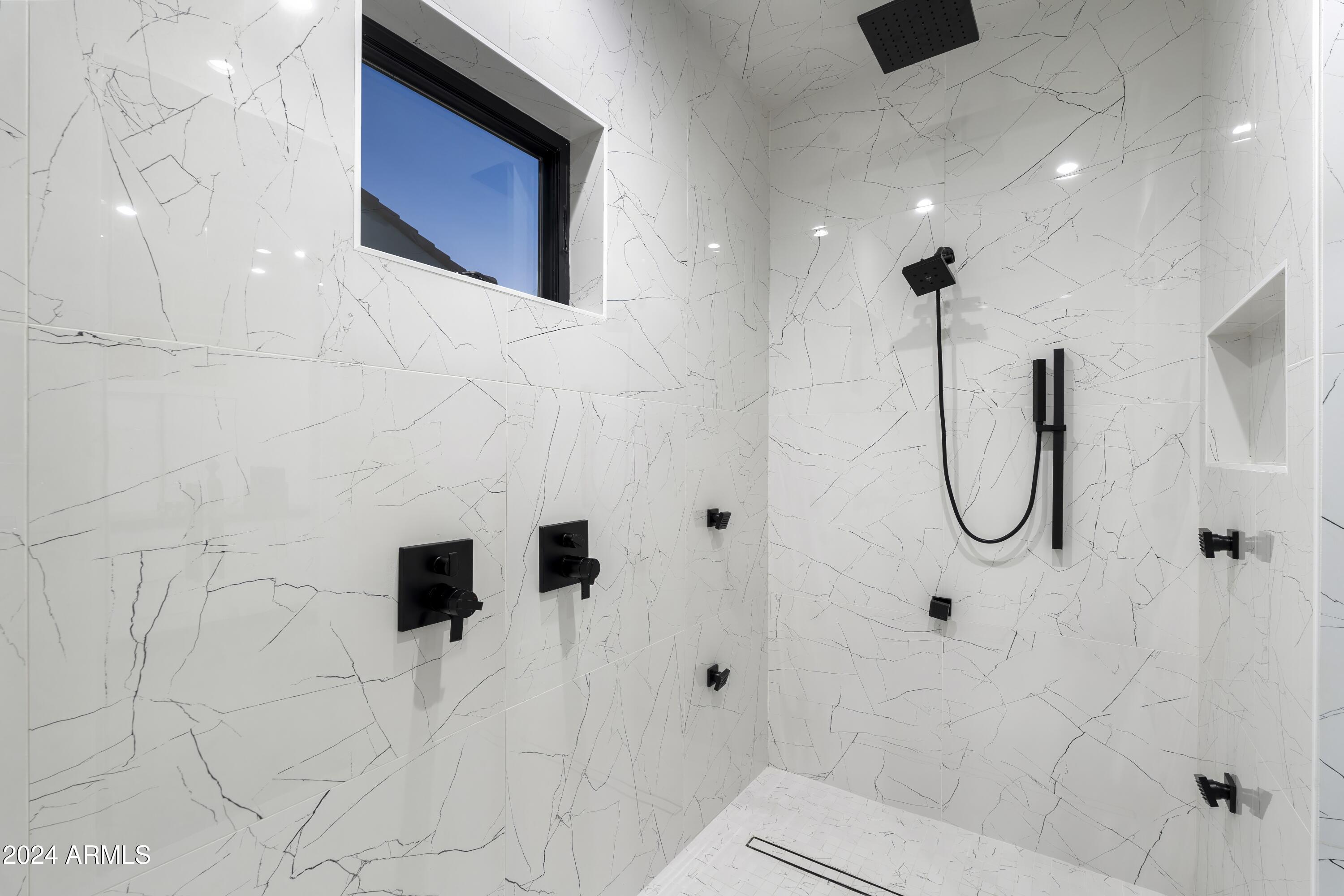8037 North 7th Avenue Phoenix, AZ 85021 - Photo 22 of 40 a bathroom with a shower