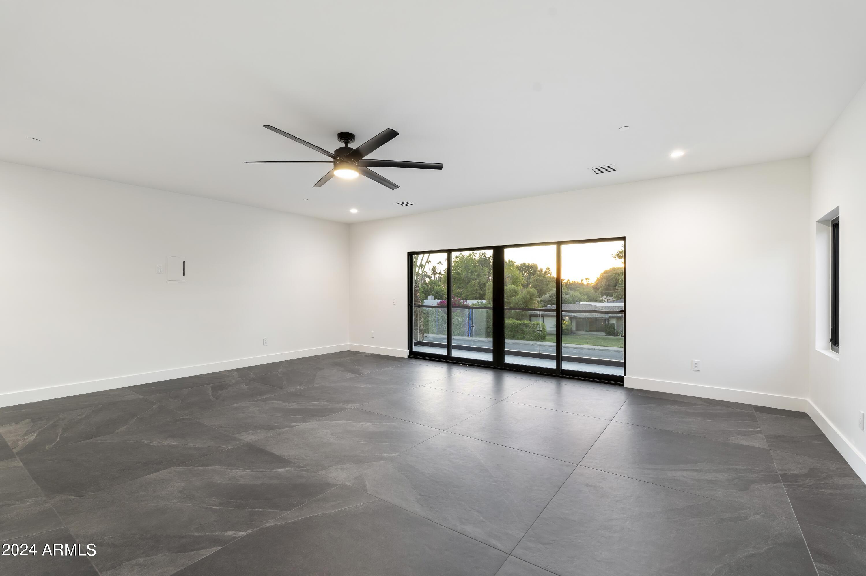 8037 North 7th Avenue Phoenix, AZ 85021 - Photo 30 of 40 an empty room with ceiling fan and windows