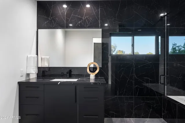 $4,700,000 | 8037 North 7th Avenue, Phoenix, AZ 85021