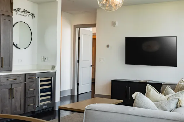 $7,800 | 1616 West End Avenue, Unit 2304, Nashville, TN 37203