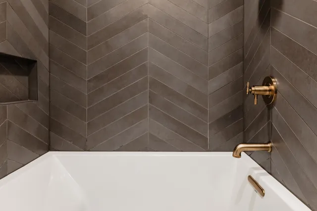 $7,800 | 1616 West End Avenue, Unit 2304, Nashville, TN 37203