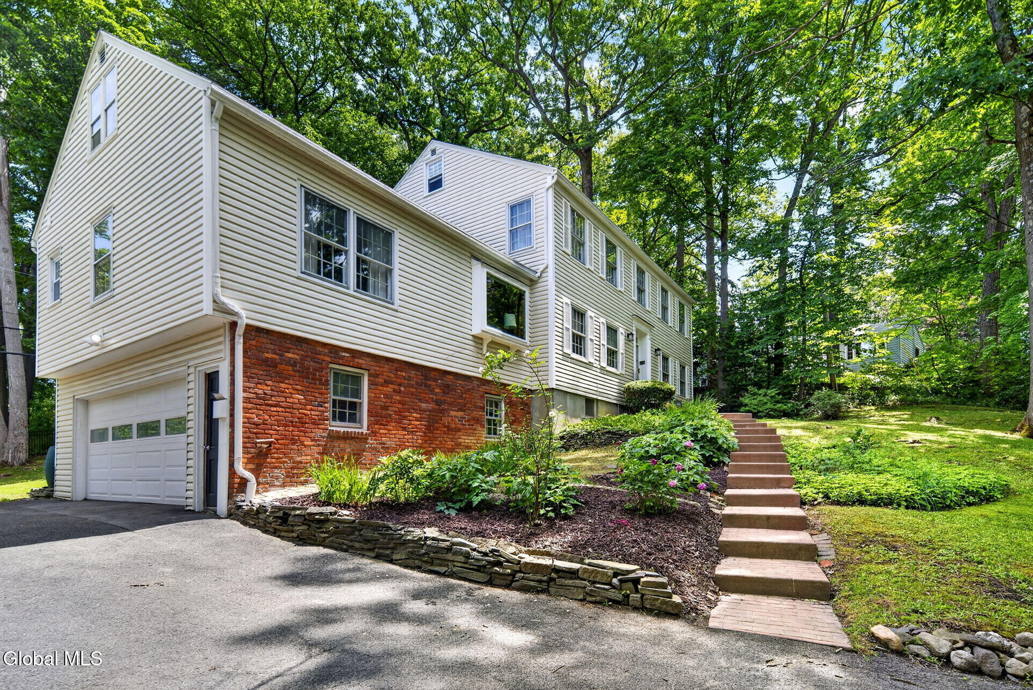 1376 Ruffner Court Niskayuna, NY 12309 - Photo 36 of 42 Exterior 04