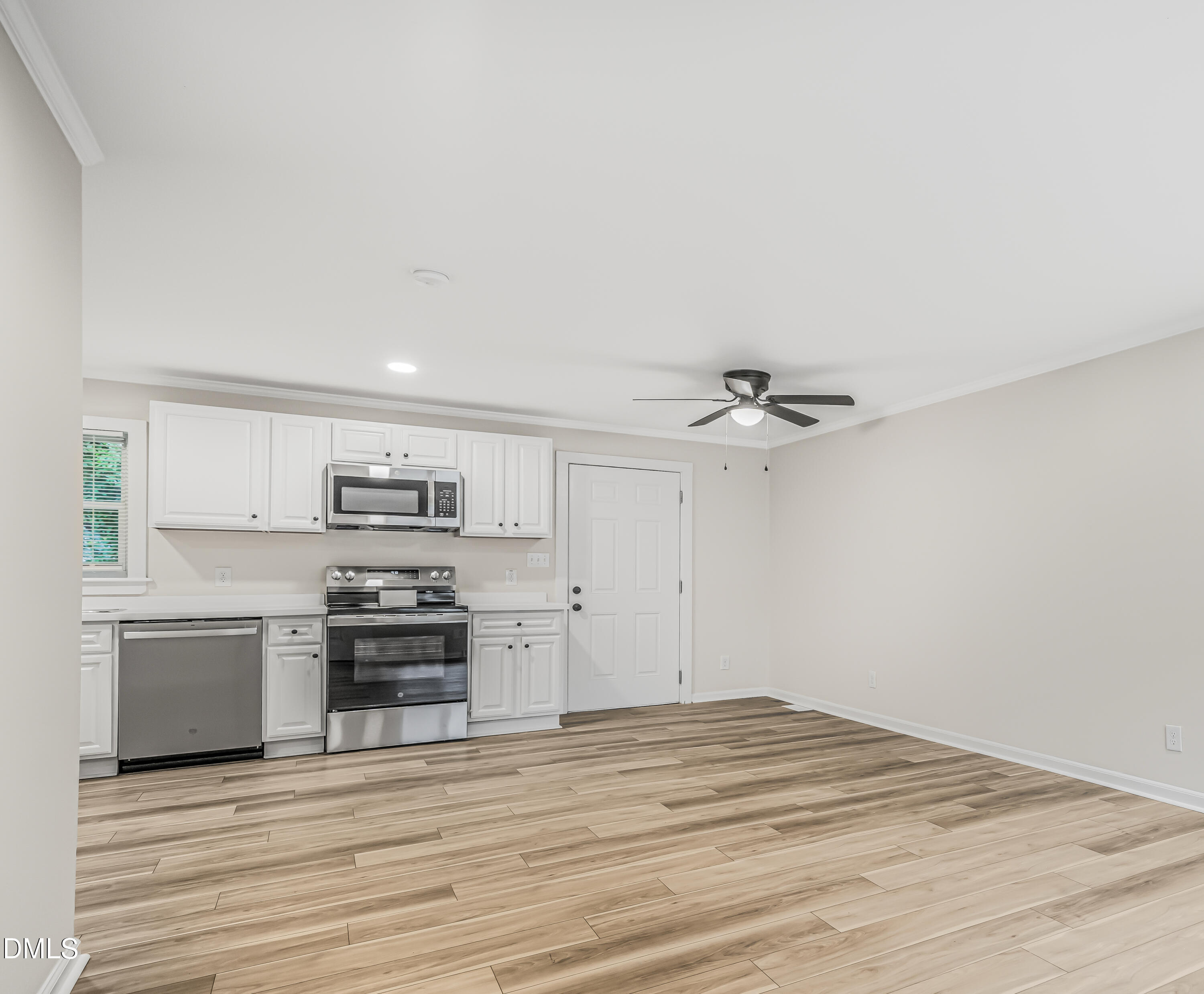201 Howell Street, Unit 300A Chapel Hill, NC 27514 - Photo 2 of 15 a view of kitchen with wooden floor and electronic appliances
