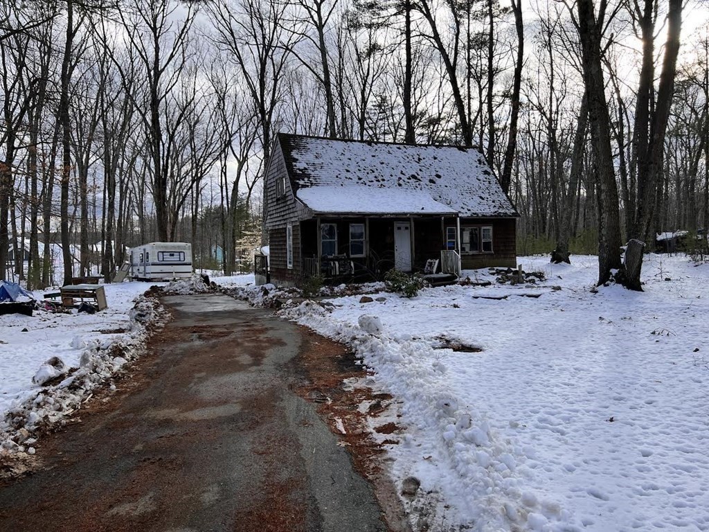 174 River Road East Hudson, MA 01749 - Photo 3 of 8 Gallery Image 3