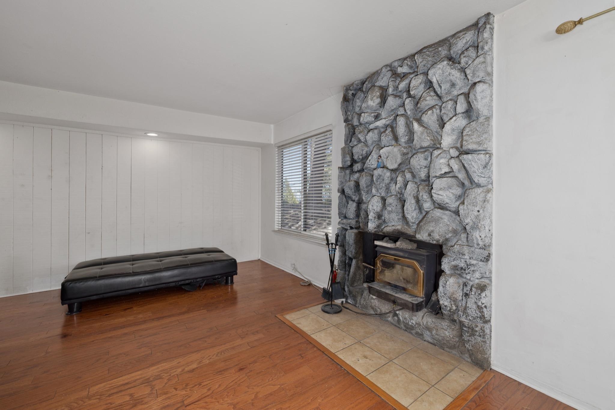 25 Lee Road, Unit 103 Mammoth Lakes, CA 93546 - Photo 6 of 29 a view of a room with gym equipment