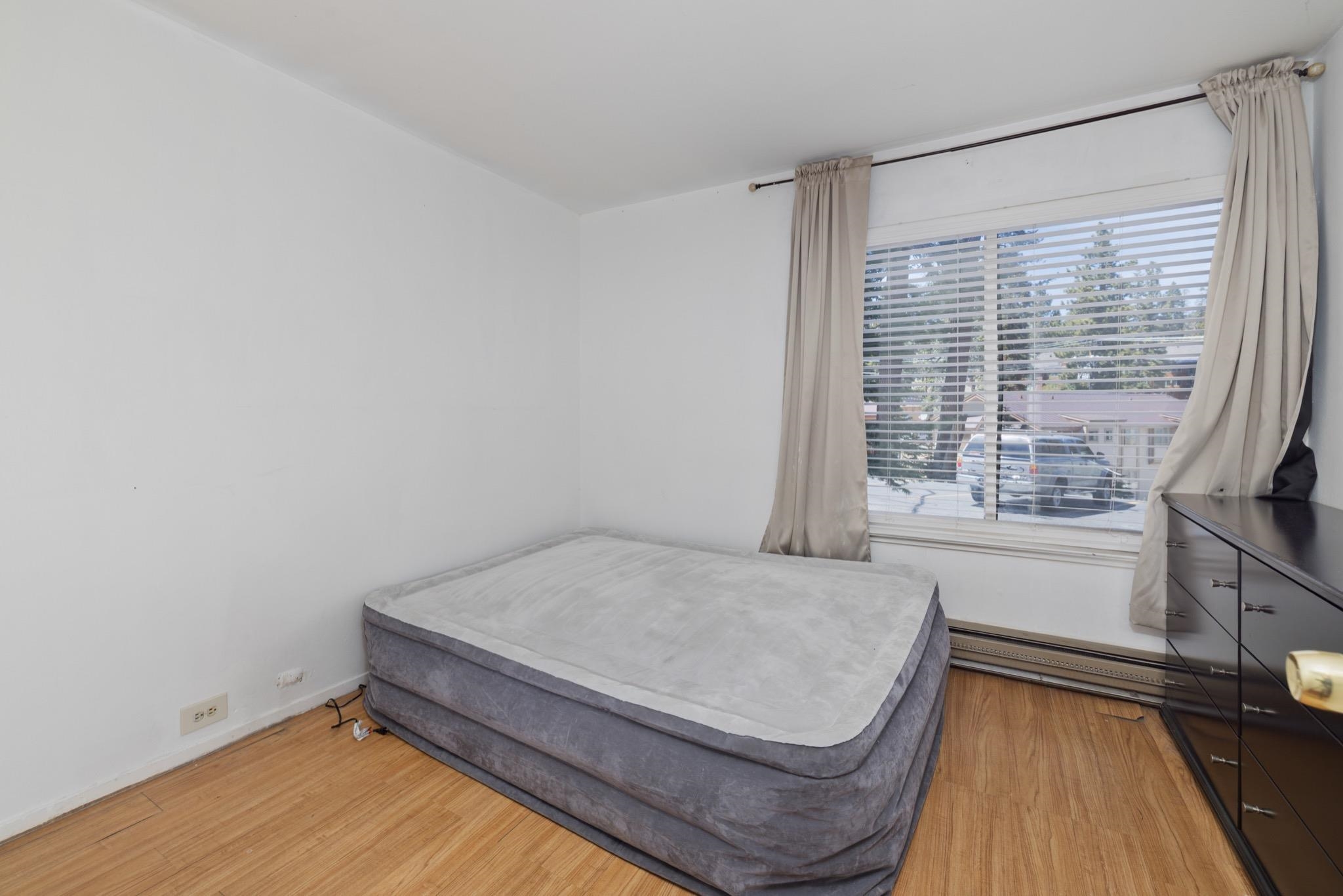 25 Lee Road, Unit 103 Mammoth Lakes, CA 93546 - Photo 10 of 29 a bedroom with a bed and a window