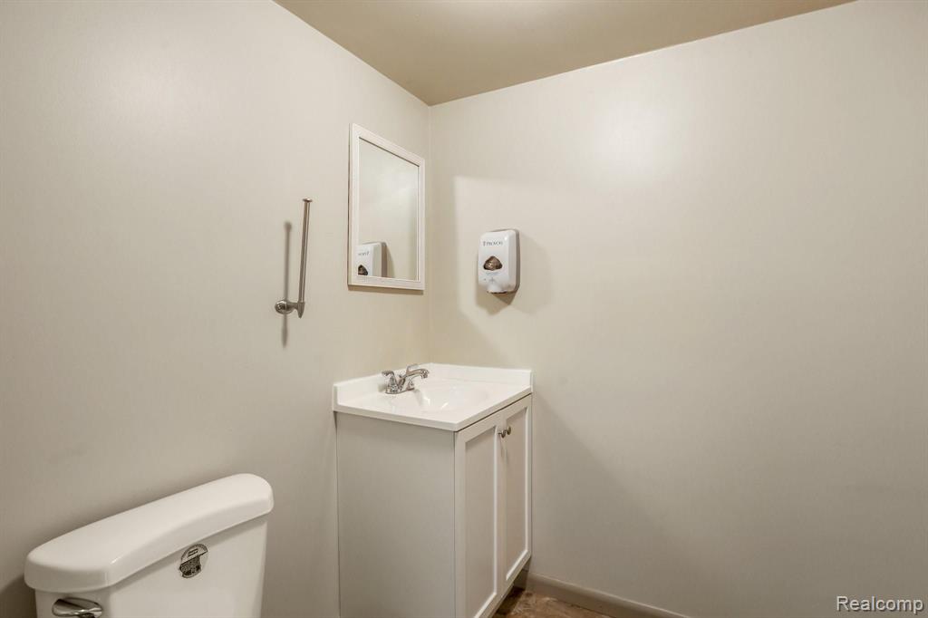 25304 Farmington Road Farmington Hills, MI 48336 - Photo 48 of 62