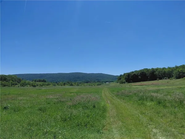 $518,000 | 1 Christ's Lane, Latrobe, PA 15650